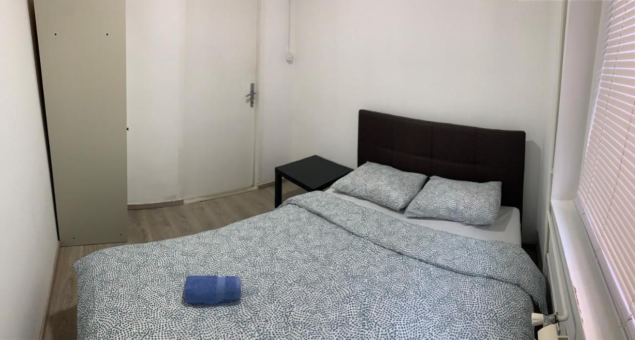 Private Rooms Belgrade Hostel Exterior photo