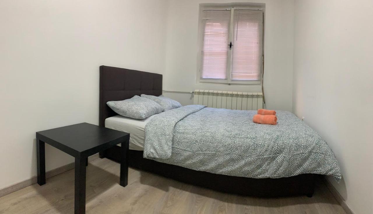 Private Rooms Belgrade Hostel Exterior photo